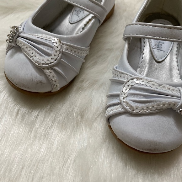 White shoes - Picture 2 of 2